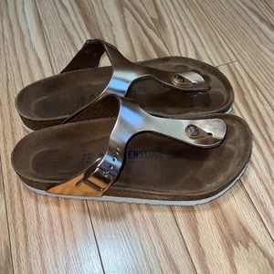Rose gold Birkenstock Gizeh Soft Footbed